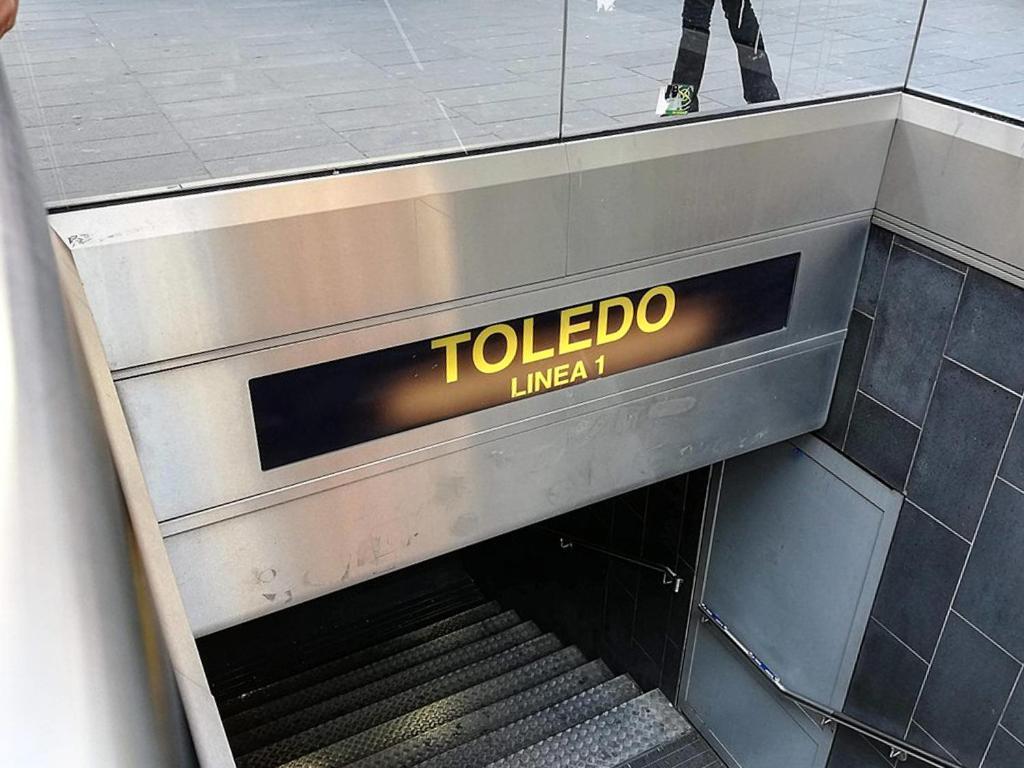 Il Vicoletto A Toledo Hotel Napoli Bagian luar foto